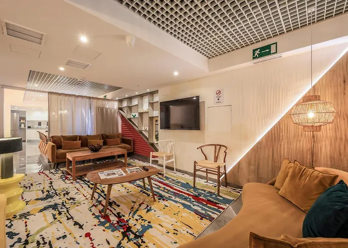 AmazINN Places Blasco de Garay 105 Madrid